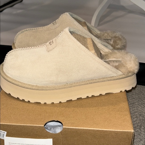 UGG Women’s Discoquette Slide Slipper, - Picture 4 of 9